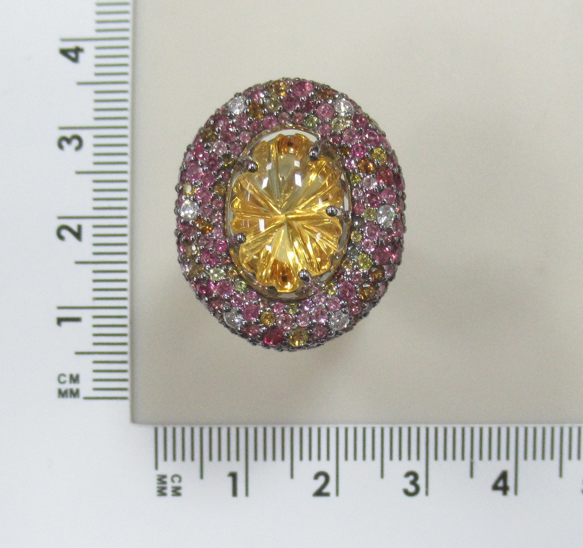 Кольцо из белого золота с цитрином